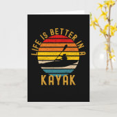 Het leven is beter in een Kayak Retro Kaart (Gele Bloem)
