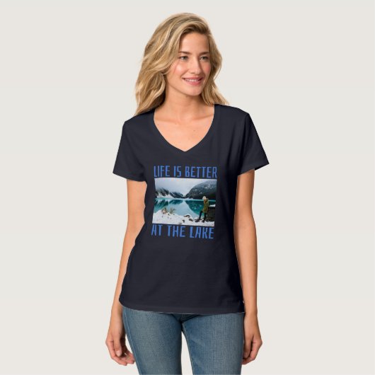Het leven is beter in het meer van T-Shirt (Voorkant volledig)