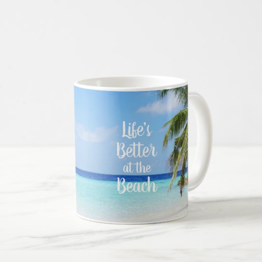 Het leven is beter in het strand koffiemok (Voorkant rechts)