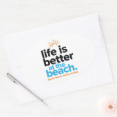 Het leven is beter in het strand. ovale sticker (Envelop)