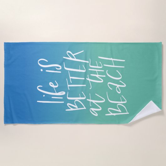 Het leven is beter in het strand strandlaken (Voorkant)