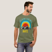 Het leven is beter met Darts Hobbyist Gift T-shirt (Voorkant volledig)