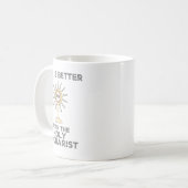 Het leven is beter met de Heilige Eucharistie Koffiemok (Voorkant links)