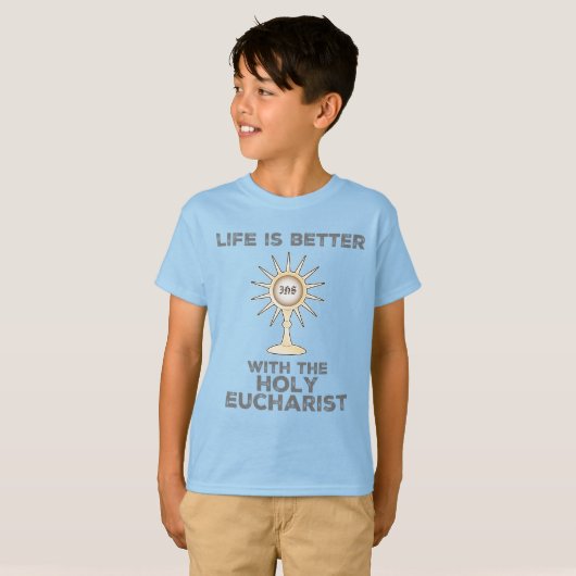 Het leven is beter met de Heilige Eucharistie T-shirt (Voorkant volledig)
