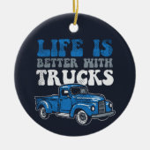 Het leven is beter met de vrachtwagenfeestdag keramisch ornament (Voorkant)