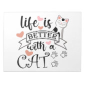 Het leven is beter met een Cat quote slogan Notitieblok (Voorkant)