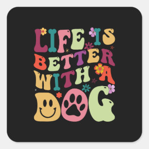 Het leven is beter met een hond groovy typografie vierkante sticker