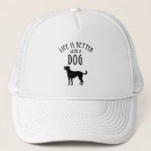 Het leven is beter met een hond trucker pet (Voorkant)