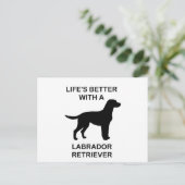 Het leven is beter met een labrador retriever briefkaart (Staand voorkant)