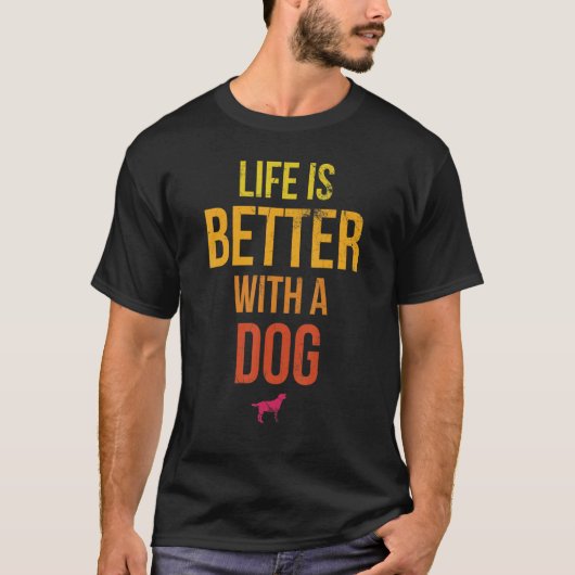 Het leven is beter met een ontwerp van een hond vo t-shirt (Voorkant)