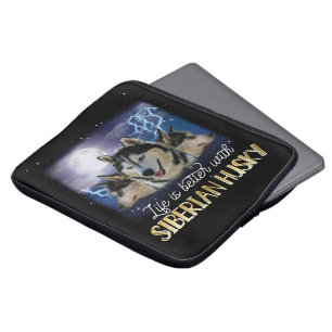 Het leven is beter met een Siberische man. Laptop Sleeve