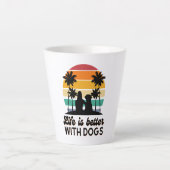 Het leven is beter met honden retro zonsondergang latte mok (Voorkant)