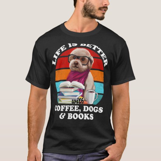 Het leven is beter met koffiehonden en boeken. t-shirt (Voorkant)