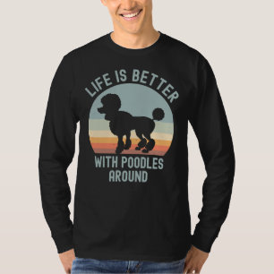 Het leven is beter met poedels in de buurt t-shirt