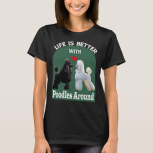 Het leven is beter met poedels rond t- t-shirt