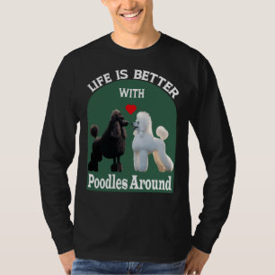 Het leven is beter met poedels rond t- t-shirt