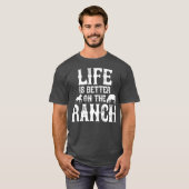 Het leven is beter op de ranch Ranchers cadeau T-shirt (Voorkant volledig)