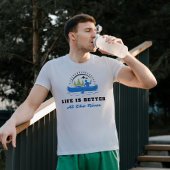 Het leven is beter op de rivier t-shirt