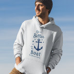 Het leven is beter op de sterren van de naam Boat. Hoodie<br><div class="desc">Een stijlvol, nautisch T-shirt (met verschillende stijlen, kleuren en formaten om uit te kiezen) met penseelscript en regale typografie met de tekst "Het leven is beter op de boot", samen met uw familienaam, bootnaam of andere gewenste tekst. Dit ontwerp bevat een klassiek bootanker en vijf sterren. De kleuren zijn klassiek...</div>