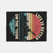 Het Leven Is Beter Op De Toon Drijvende Boot Blije Fleece Deken (Voorkant (Horizontaal))