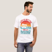 Het leven is beter op een boot in een woonboot t-shirt (Voorkant volledig)