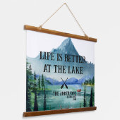 Het leven is beter op het meer | Familienaam Hangend Wandkleed (Gebogen)