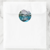 Het leven is beter op het meer ronde sticker (Tas)