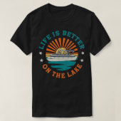 Het leven is beter op het meer van Pontoon kapitei T-shirt (Design voorkant)
