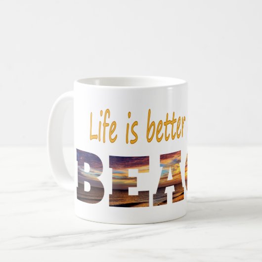 Het leven is beter op het strand koffiemok (Voorkant links)