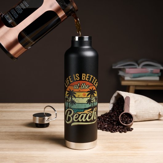 Het leven is beter op het strand Retro zomer vakan Waterfles (Koffie (Gedraaid) )