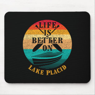 Het leven is beter op Lake Placid, grappige boot h Muismat