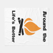 Het leven is beter rond het kampvuur fleece deken (Voorkant (Horizontaal))