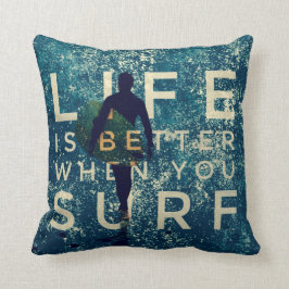 HET LEVEN IS BETER WANNEER U SURF - oceaangroen Kussen