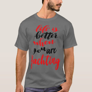 Het leven is beter wanneer u Yachting 2 T-shirt