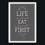Het leven is een kort dessert first Retro-Poster Poster<br><div class="desc">Het Poster van de citaat het perfecte poster voor uw huis.</div>