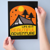 Het leven is een mooie avontuurcampagne flyer (Hand)