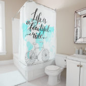 Het leven is een prachtig blauw douchegordijn (In situ)