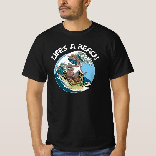 Het leven is een strand - Rabbit en Turtle Surfing T-shirt (Voorkant)