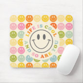 Het leven is een vrolijk glimlachend gezicht met d muismat (Met muis)