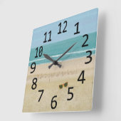 Het leven is geweldig op de strandscène zonnebrill vierkante klok (Hoek)