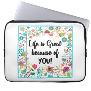 Het leven is geweldig vanwege uw bloemige omlijst laptop sleeve