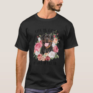 Het leven is goed, maar een hond maakt het beter t-shirt