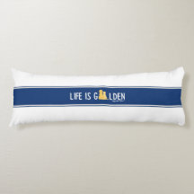 Het leven is Golden Body Pillow op White Fabric