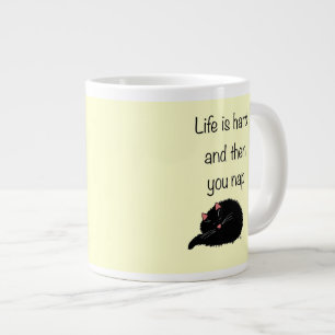 Het leven is hard en dan heb je je verdiend grote koffiekop