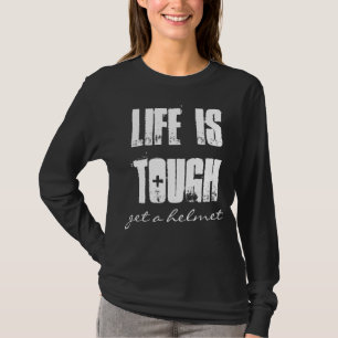 Het leven is hard, krijg een helm t-shirt