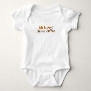Het leven is kort. De koffie van de drink. (© Romper