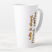 Het leven is kort. Drink koffie. Funny Coffee Slog Latte Mok (Rechterhoek)