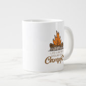 Het leven is leuker rond het kampvuur grote koffiekop (Voorkant rechts)