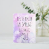 Het leven is moeilijk - Paarse Bokeh Inspirerend Q Briefkaart (Staand voorkant)