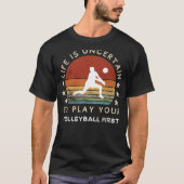Het leven is onzeker Speel Volleybal Eerste Grappi T-shirt (Voorkant)
